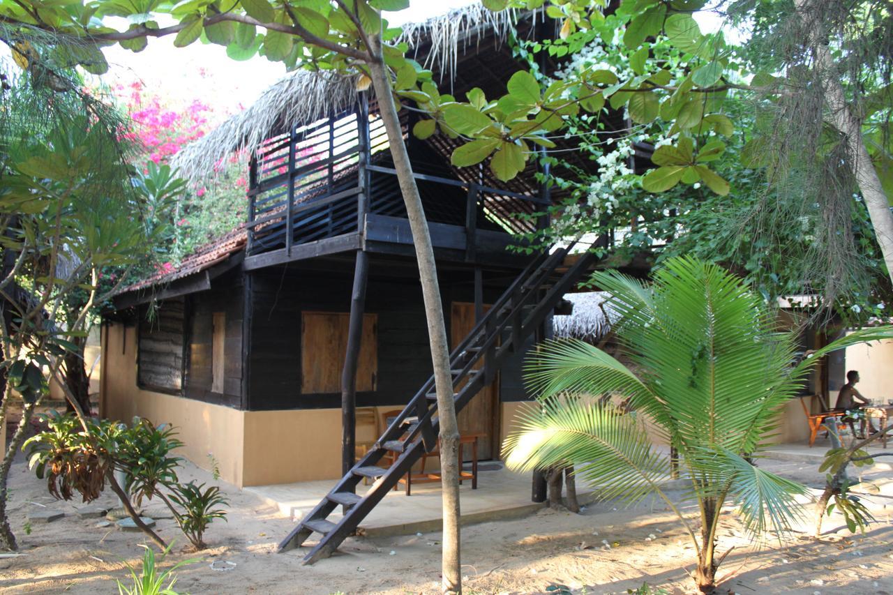 Hotel Galaxy Lounge Arugam Bay Exterior foto