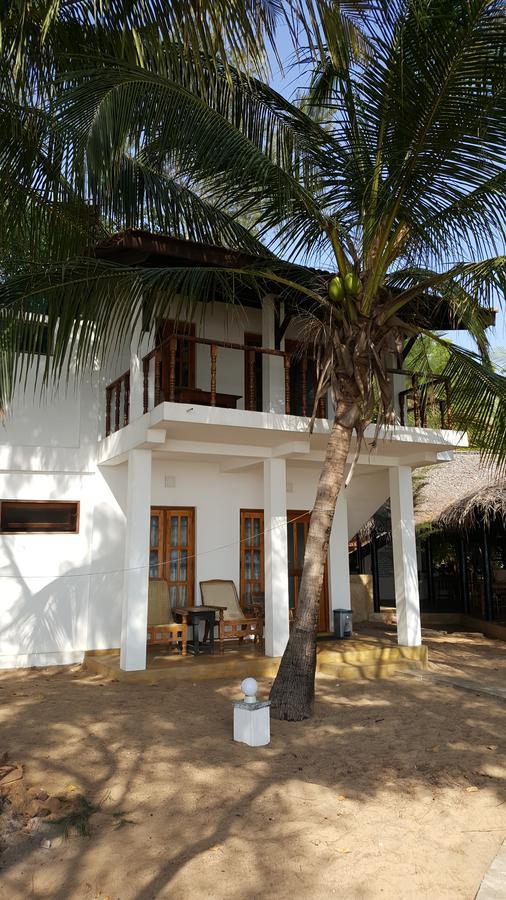 Hotel Galaxy Lounge Arugam Bay Exterior foto